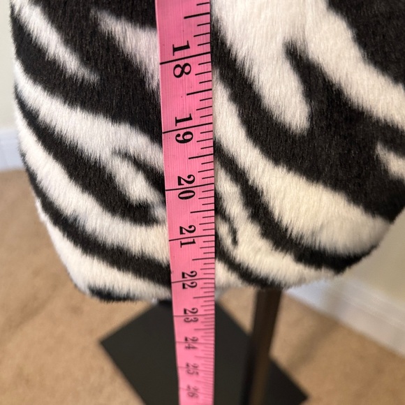 Zebra Print Faux Fur Jacket - Picture 15 of 16